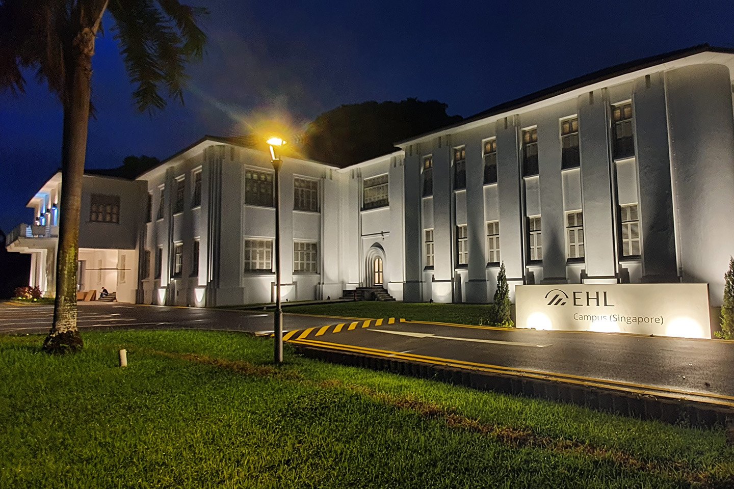 EHL Campus Singapore by night 3